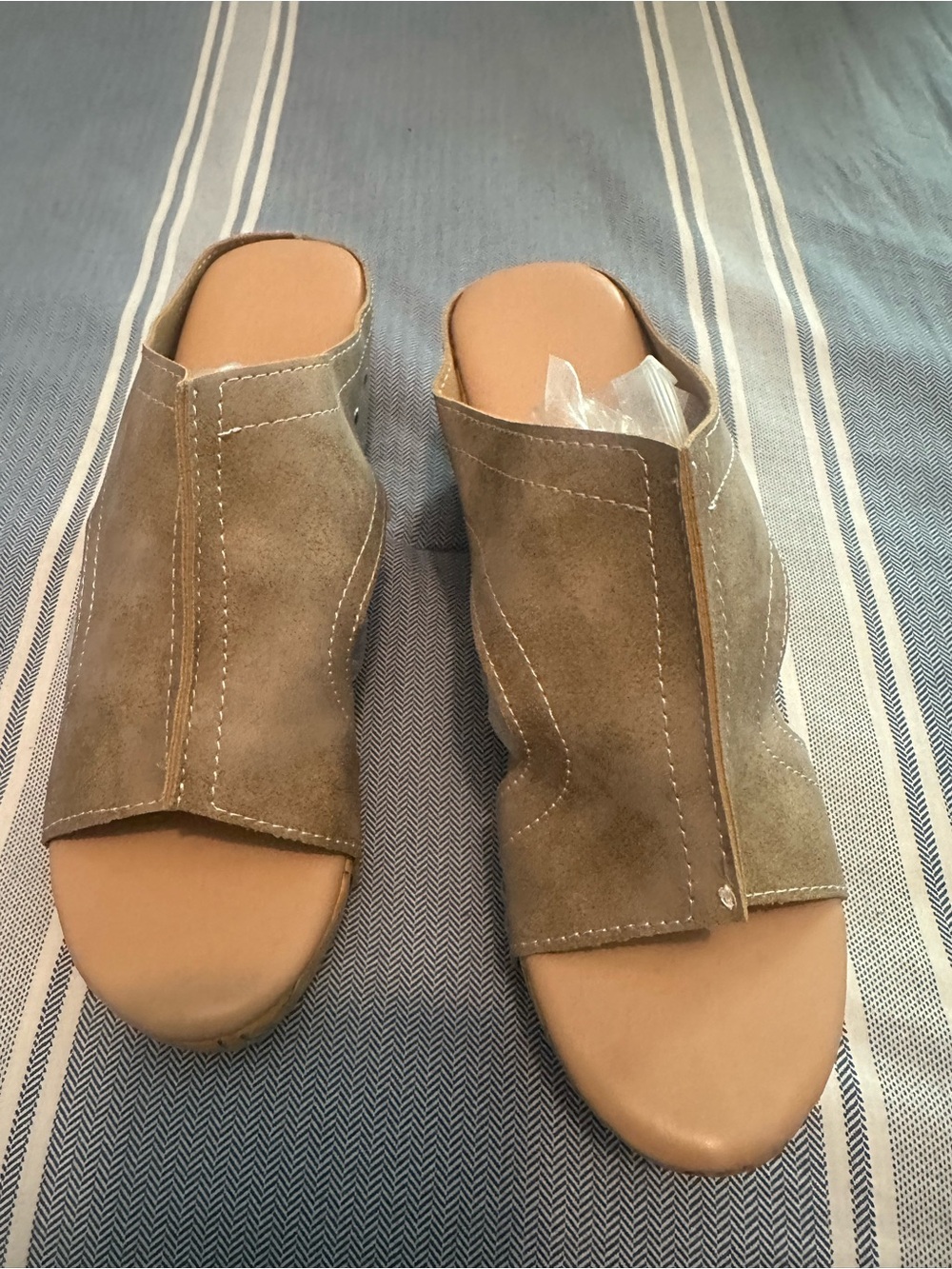 Women’s Open-Toe Suede Slide Mules in Taupe